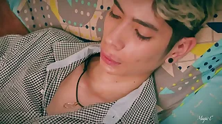 Jerking my big twink cock in bed until I shoot a thick load. Would love you to take it in your mouth.