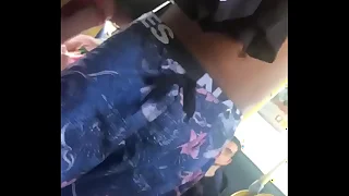 Flagra Novinho pretinho da mala enorme no ônibus Rio de Janeiro